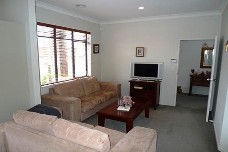 Photo of property in 77 Amesbury Drive, Churton Park, Wellington, 6037