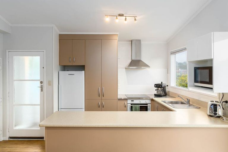 Photo of property in 15 Silverbirch Grove, Churton Park, Wellington, 6037