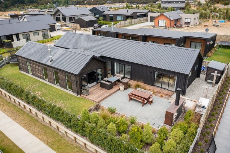 Photo of property in 2 Courthill Lane, Wanaka, 9305