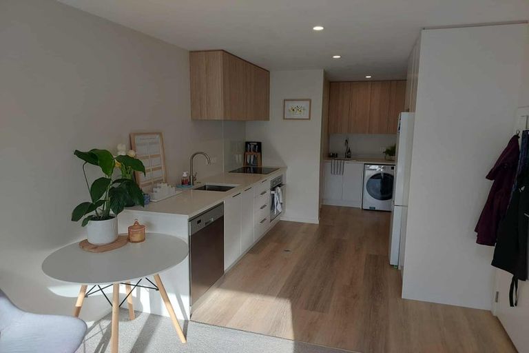 Photo of property in 2/91 Oxford Terrace, Epuni, Lower Hutt, 5011