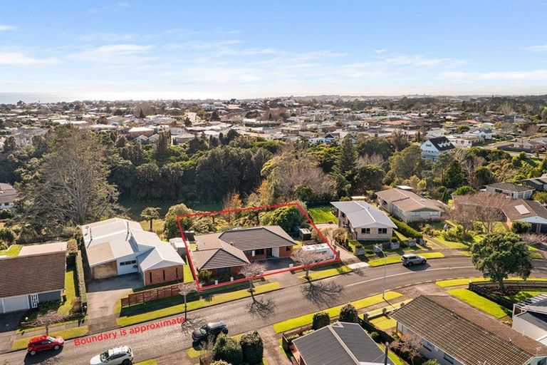 Photo of property in 22 Truby King Street, Merrilands, New Plymouth, 4312