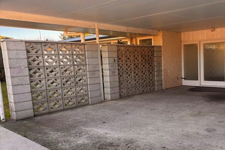 Photo of property in 18 Greenwood Place, Paraparaumu, 5032