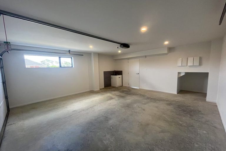 Photo of property in 2/39 Dale Crescent, Pakuranga, Auckland, 2010
