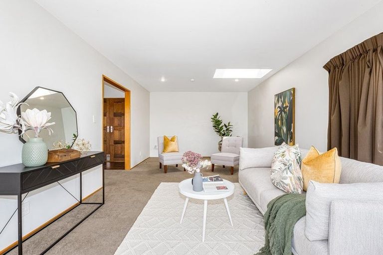 Photo of property in 37 Kahu Road, Paremata, Porirua, 5024