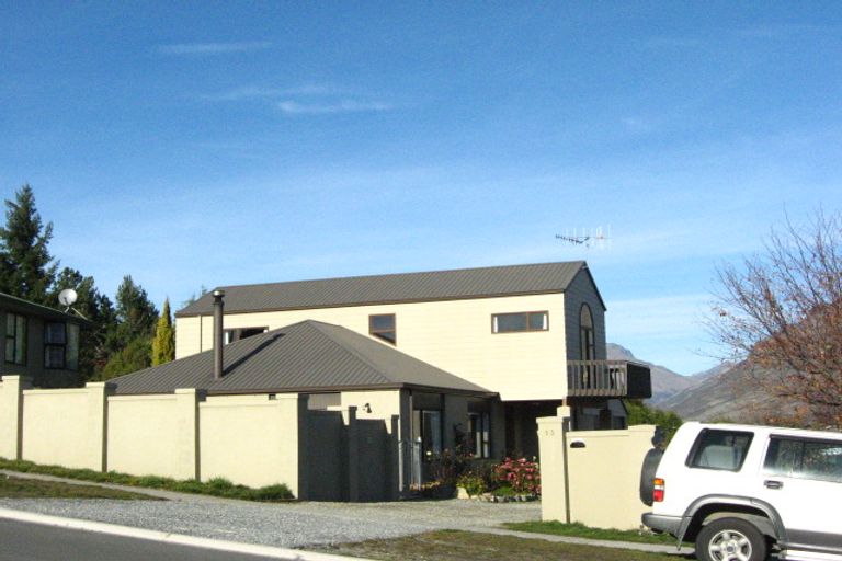 Photo of property in 13 Poplar Drive, Kelvin Heights, Queenstown, 9300