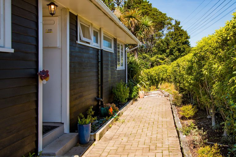 Photo of property in 39 Shetland Street, Glen Eden, Auckland, 0602