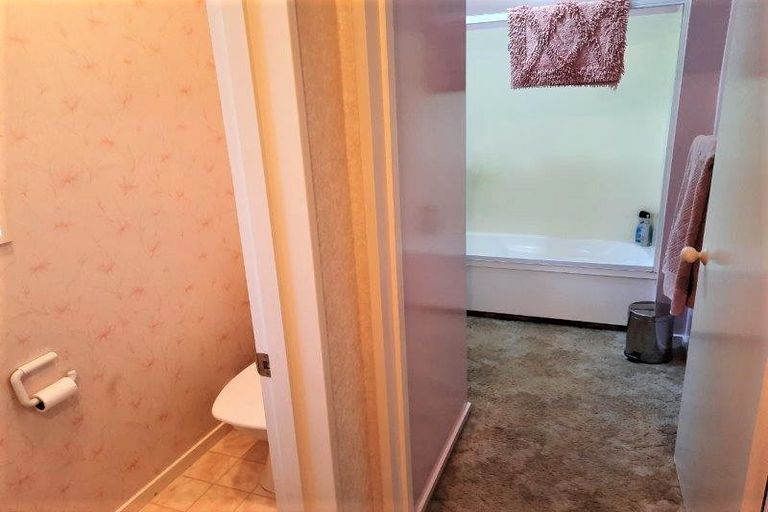 Photo of property in 52 Middlepark Road, Sockburn, Christchurch, 8042