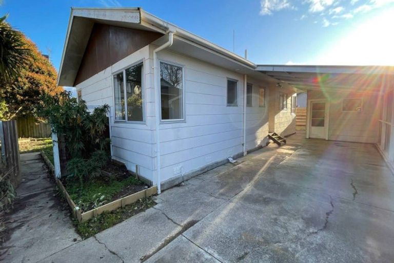 Photo of property in 8a Hilton Grove, Kelvin Grove, Palmerston North, 4414