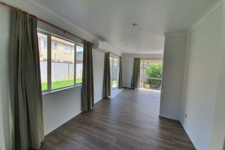 Photo of property in 14 Kalmore Place, Flat Bush, Auckland, 2016