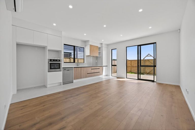 Photo of property in 12 Kaapehu Street, Karaka, 2578