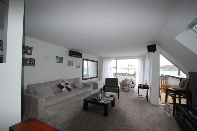 Photo of property in 220 Queens Drive, Lyall Bay, Wellington, 6022