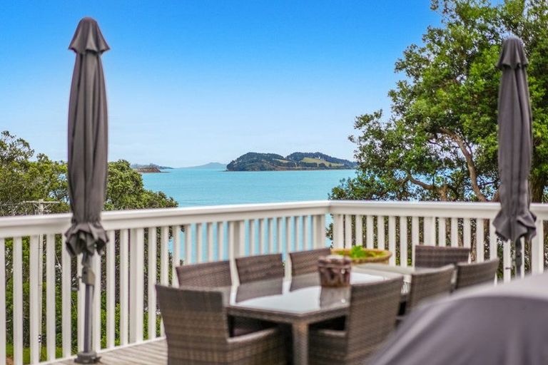 Photo of property in 120 Kawakawa Bay Coast Road, Kawakawa Bay, Papakura, 2585