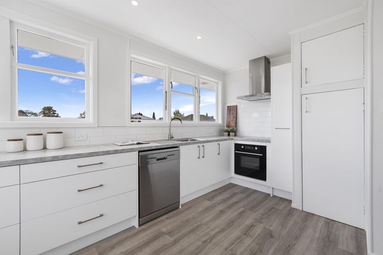 Photo of property in 16 Kowhai Street, Tuakau, 2121