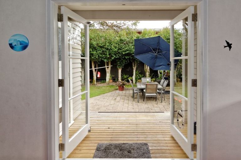 Photo of property in 7 Hinekohu Street, New Lynn, Auckland, 0600