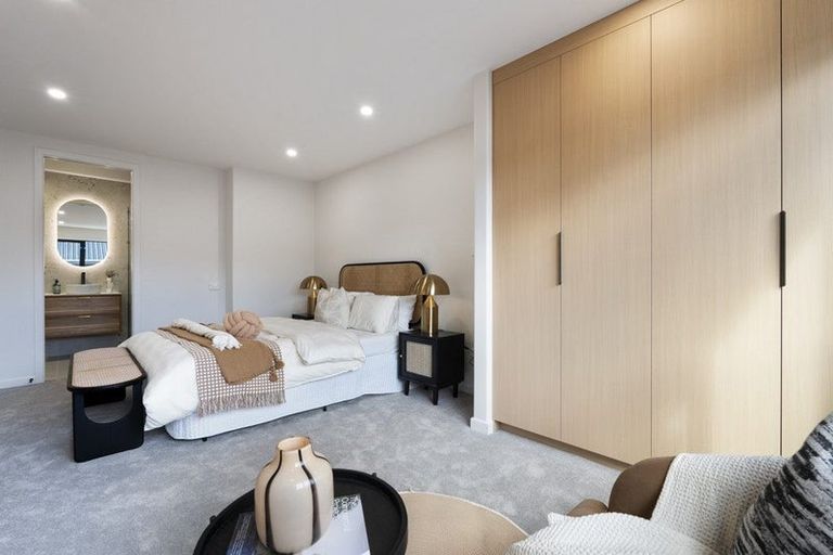 Photo of property in 69d Chivalry Road, Glenfield, Auckland, 0629
