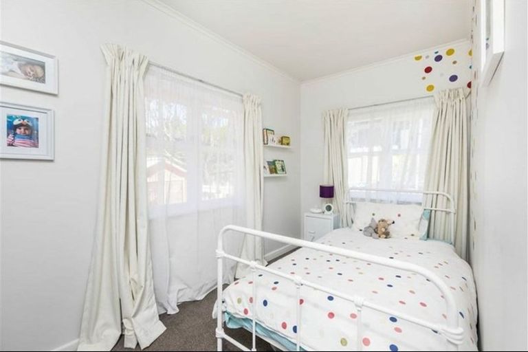 Photo of property in 65 Eskdale Road, Birkdale, Auckland, 0626