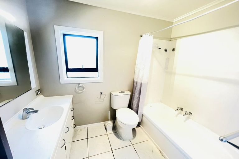 Photo of property in 2/12 Christmas Road, Manurewa, Auckland, 2102