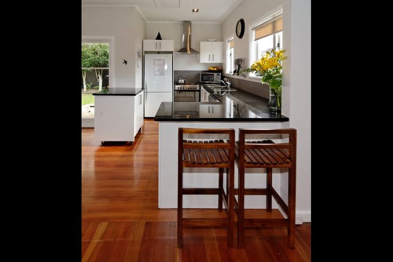 Photo of property in 7 Hinekohu Street, New Lynn, Auckland, 0600