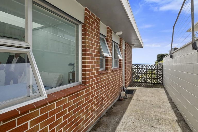 Photo of property in 2/31 Findlay Street, Moturoa, New Plymouth, 4310