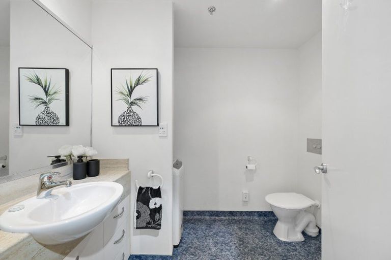 Photo of property in St Peters Apartments, 2a/192 Willis Street, Te Aro, Wellington, 6011