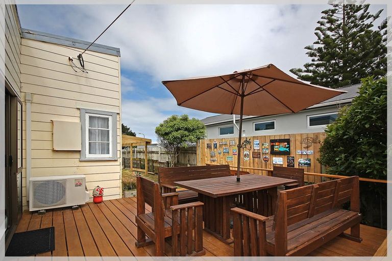 Photo of property in 26 Hall Place, Foxton Beach, Foxton, 4815