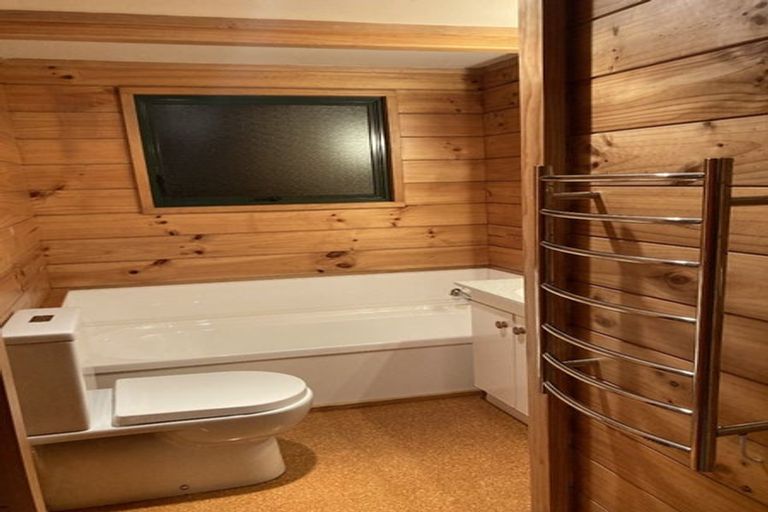 Photo of property in 409 Karaka Bay Road, Karaka Bays, Wellington, 6022