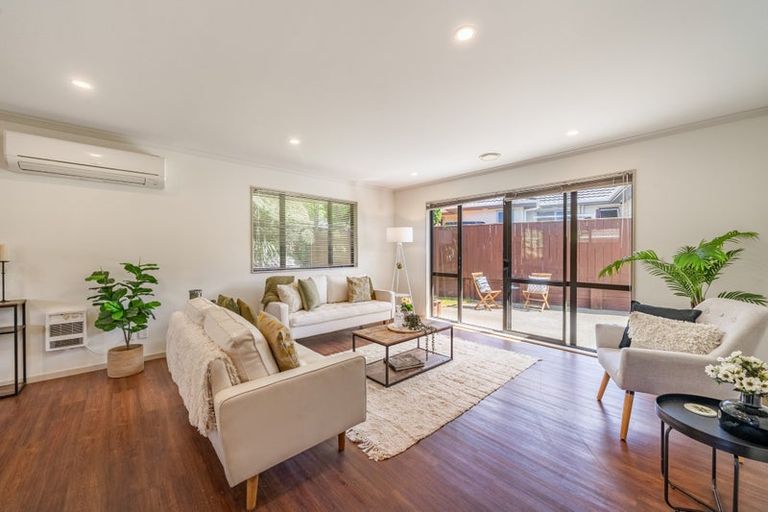 Photo of property in 6 Mcewen Crescent, Riverstone Terraces, Upper Hutt, 5018