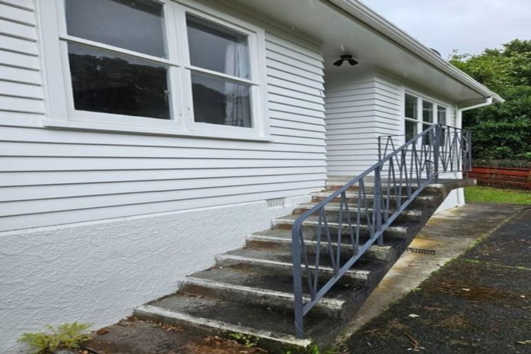 Photo of property in 16 Redwood Avenue, Tawa, Wellington, 5028