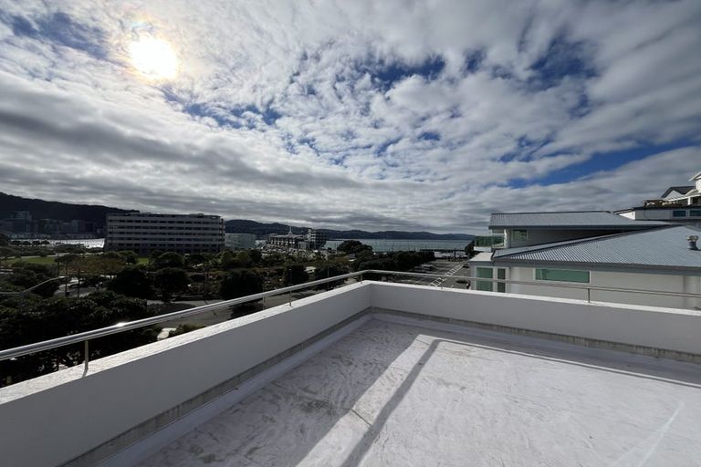 Photo of property in Fountain Court Flats, 48 Oriental Parade, Oriental Bay, Wellington, 6011
