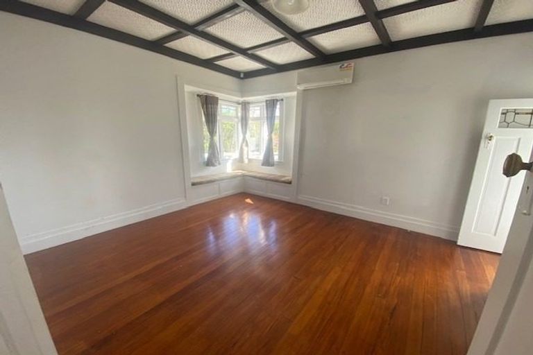 Photo of property in 118a Hutchinson Avenue, New Lynn, Auckland, 0600