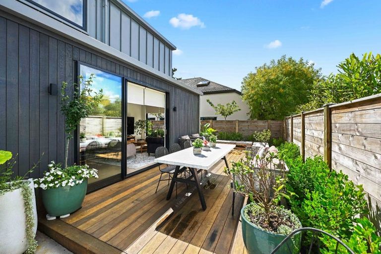 Photo of property in 23u2 Strowan Avenue, Fairfield, Hamilton, 3214