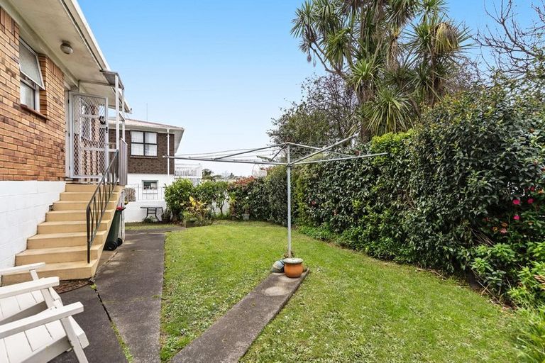 Photo of property in 3/1 Bodi Place, Te Atatu South, Auckland, 0610