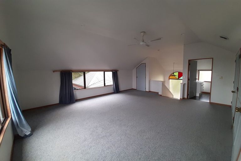 Photo of property in 28 Pohutukawa Avenue, Red Beach, 0932