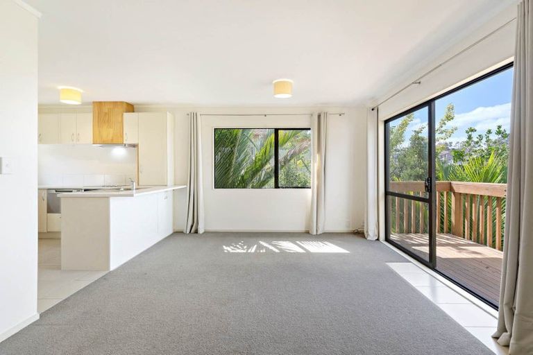 Photo of property in 899a East Coast Road, Northcross, Auckland, 0632