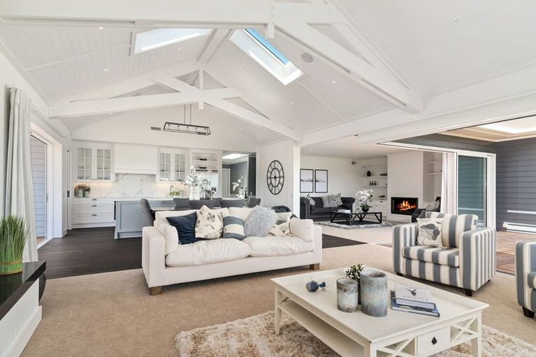 Photo of property in 1 Taumata Rise, Acacia Bay, 3385