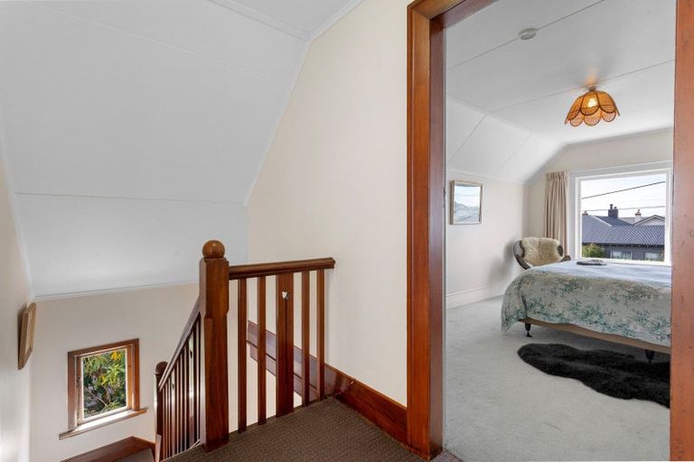 Photo of property in 120 Hargest Crescent, Saint Clair, Dunedin, 9012