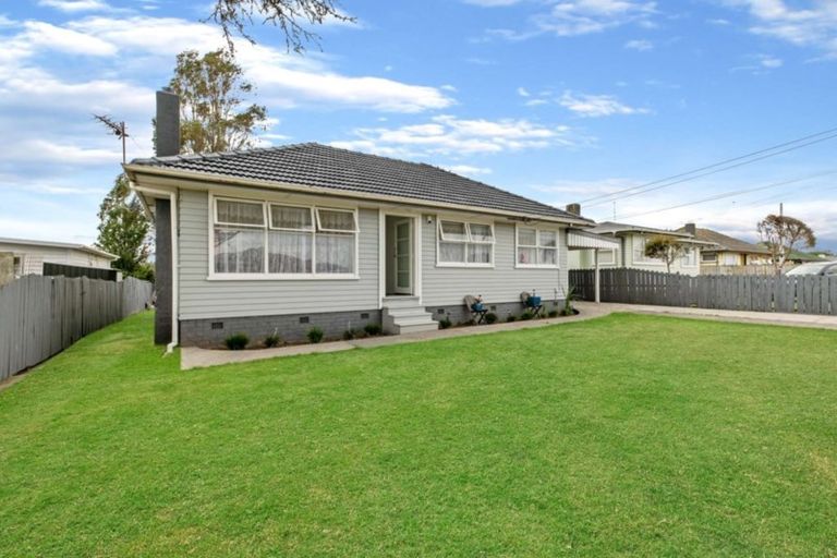 Photo of property in 15 Gee Place, Mangere East, Auckland, 2022