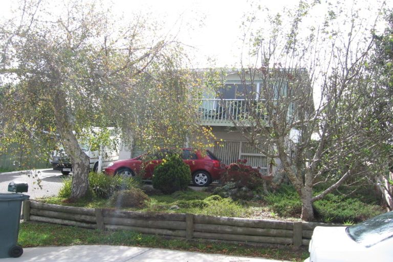 Photo of property in 15 Cyclarama Crescent, Massey, Auckland, 0614