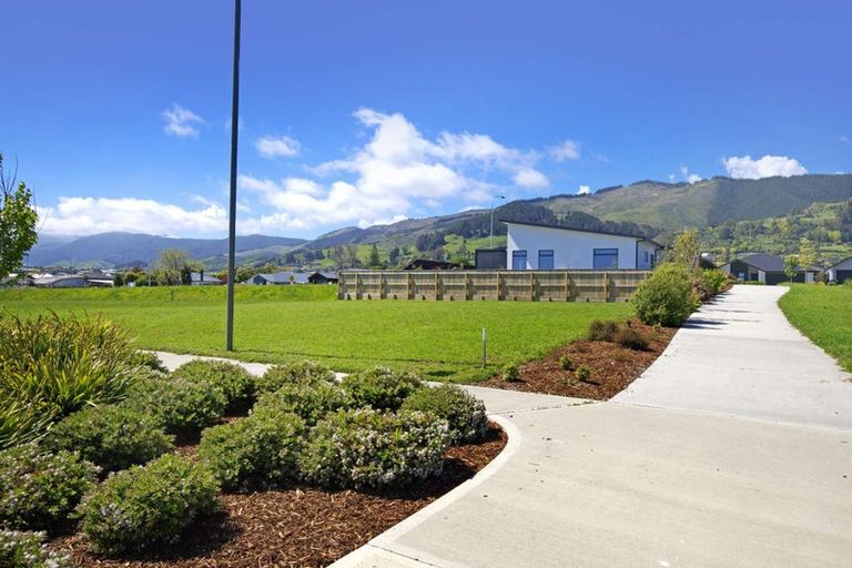 Photo of property in 25 Greenway Crescent, Hope, 7020
