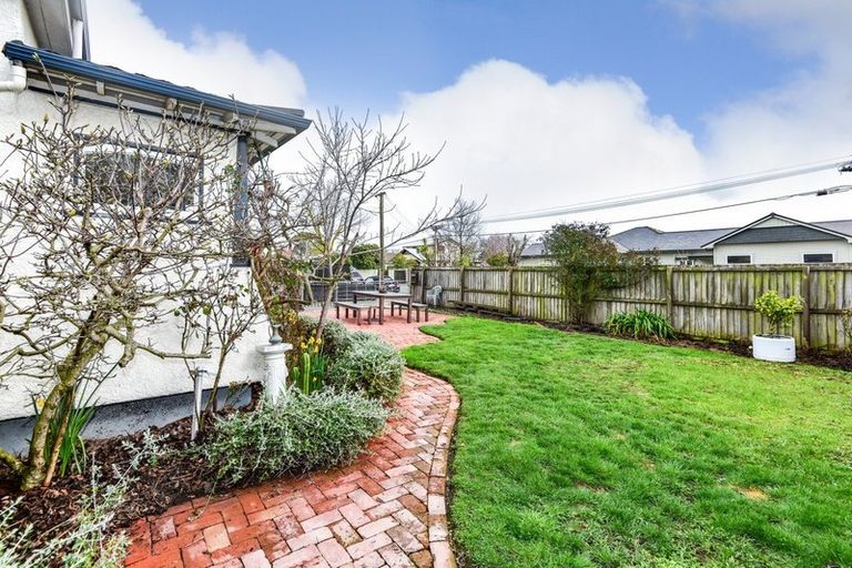 Photo of property in 96 Somerfield Street, Somerfield, Christchurch, 8024