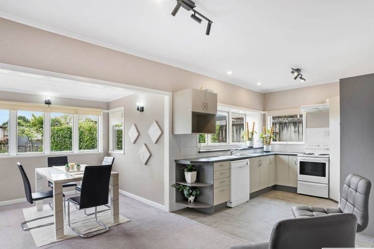 Photo of property in 16 Red Hill Road, Red Hill, Papakura, 2110