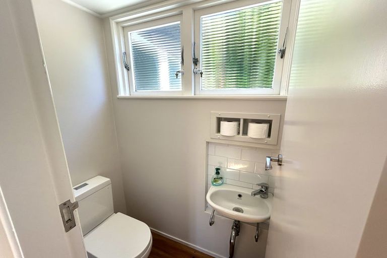 Photo of property in 25 Torwood Road, Khandallah, Wellington, 6035