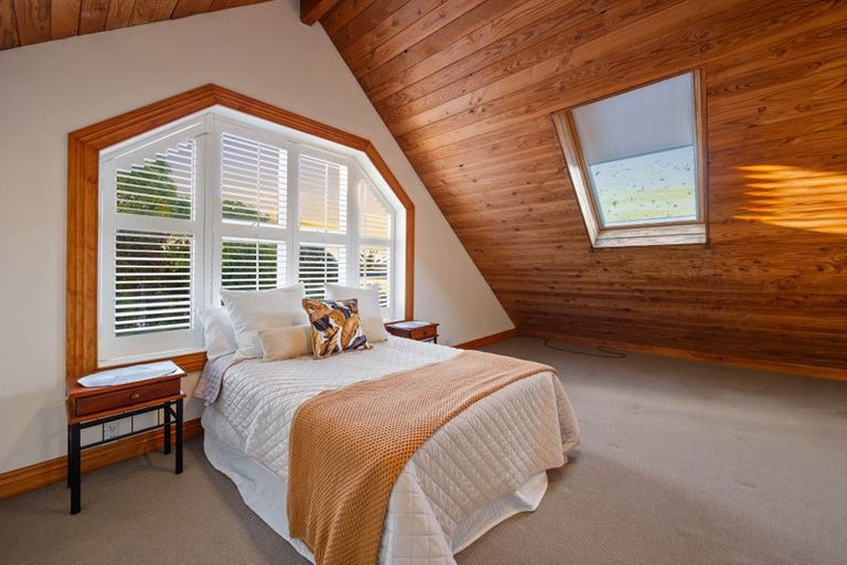 Photo of property in 5 Queen Street, Northcote Point, Auckland, 0627