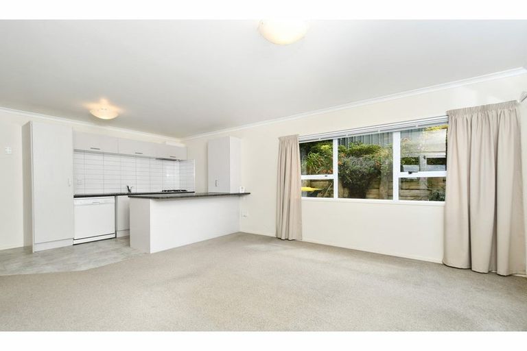 Photo of property in 2 Parkside Road, West Harbour, Auckland, 0618