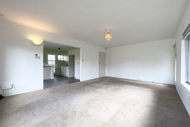 Photo of property in 2/3 Pinedale Place, Henderson, Auckland, 0610