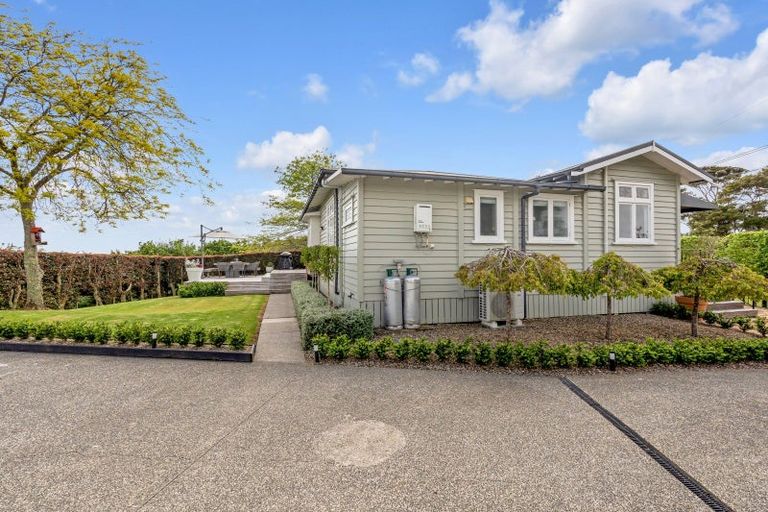 Photo of property in 17 Griggs Road, Whitford, Howick, 2571