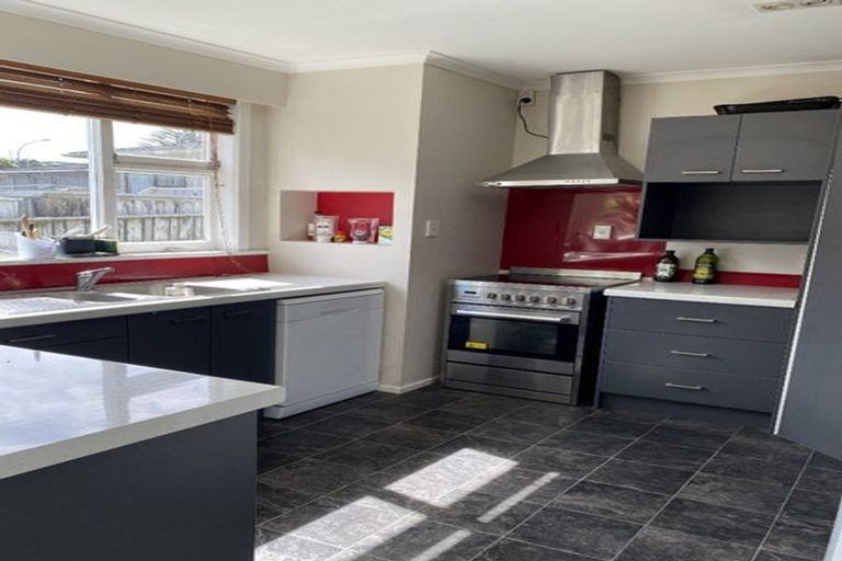 Photo of property in 199u3 Newlands Road, Newlands, Wellington, 6037