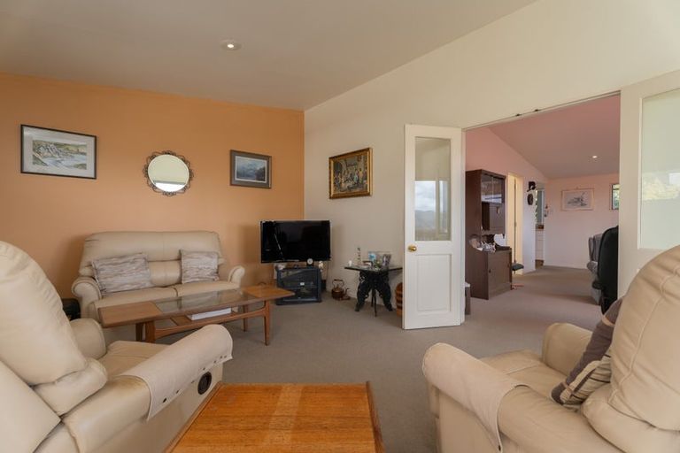 Photo of property in 1 Atamira Close, Churton Park, Wellington, 6037