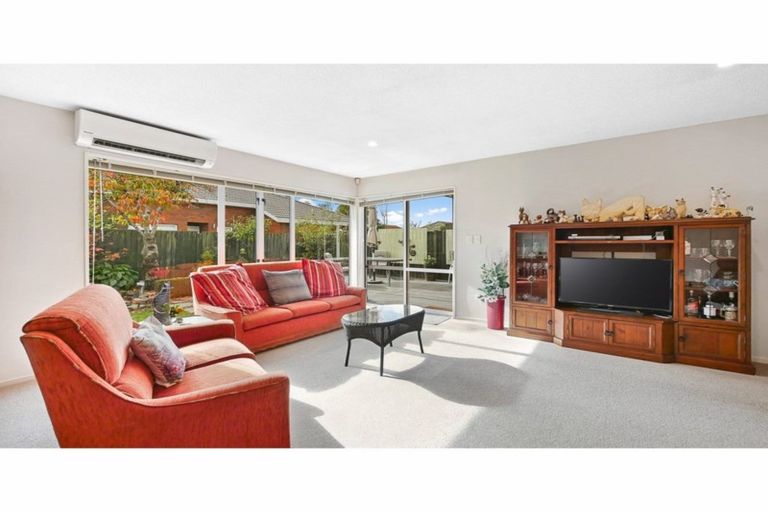 Photo of property in 356 Yaldhurst Road, Russley, Christchurch, 8042