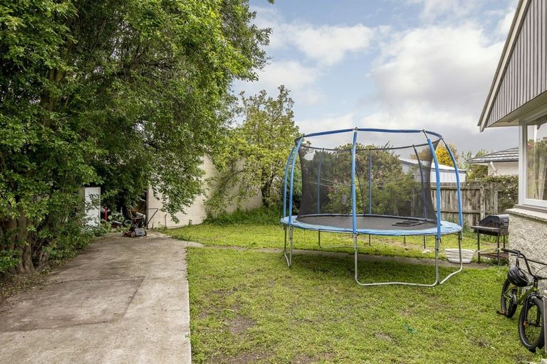 Photo of property in 12 Frensham Crescent, Woolston, Christchurch, 8062